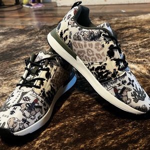 Crazy Train casual shoes size 9